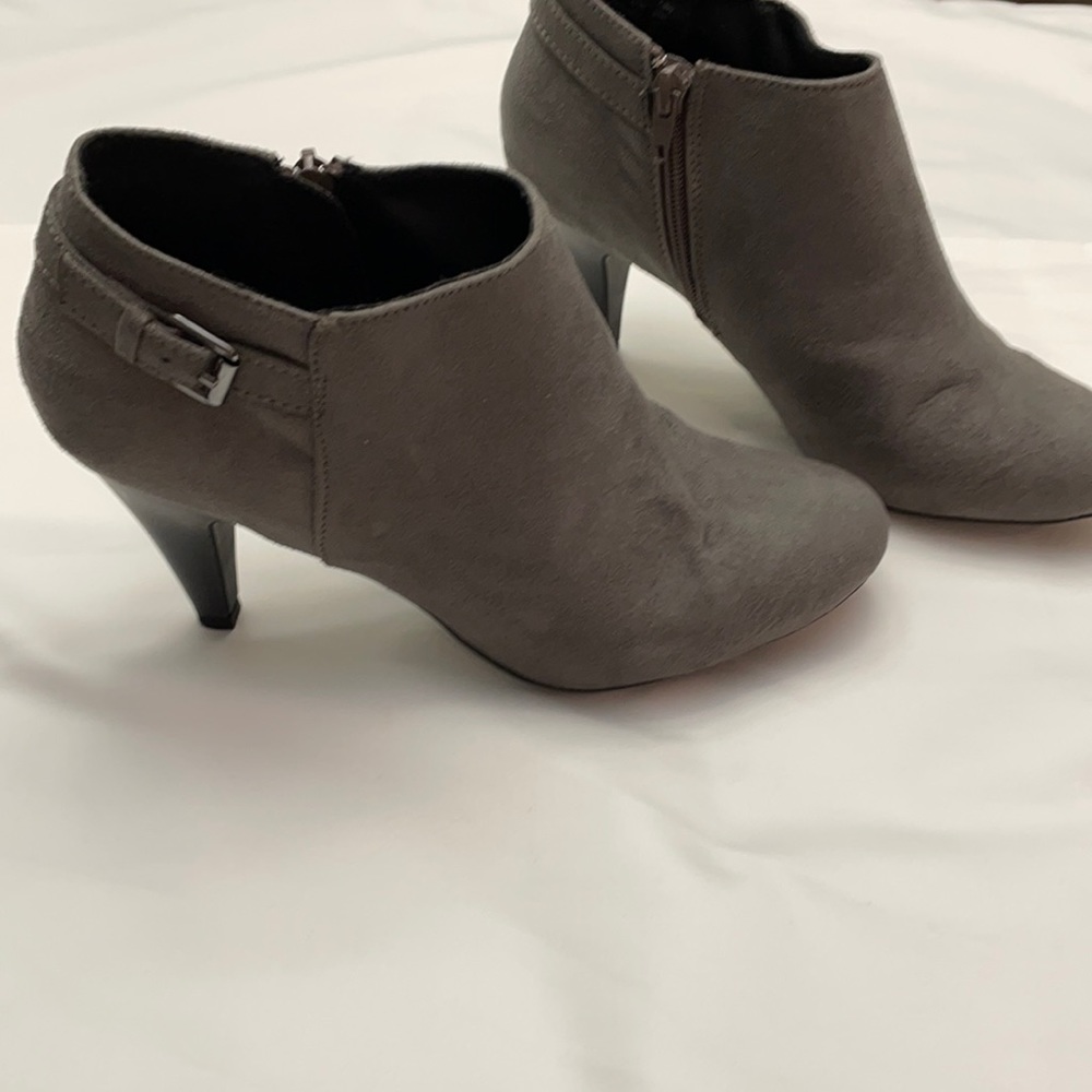 Women’s ankle boots with buckle detail